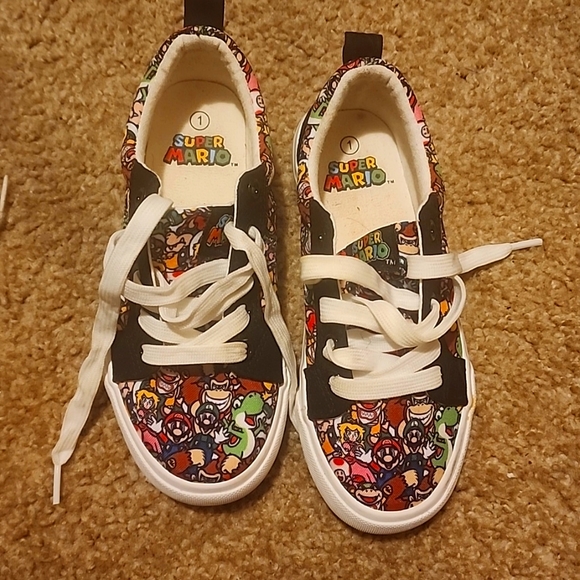 Mario Shoes - Picture 1 of 2